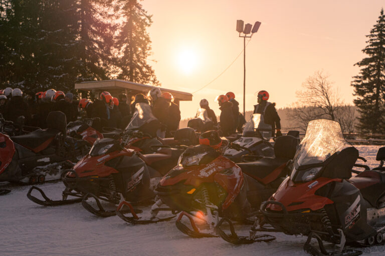 Firmowa wyprawa skuterami śnieżnymi